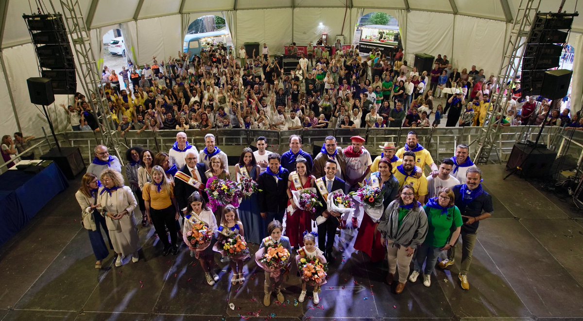 Ayto_Las_Rozas's tweet photo. Tras el pregón a cargo de las peñas ya han sido coronados los reyes y reinas de las Fiestas de San José de #LasMatas ‘23.  Cuatro días por delante llenos de conciertos, festejos, actividades y mucha diversión!!! https://t.co/D20JNavzrY
