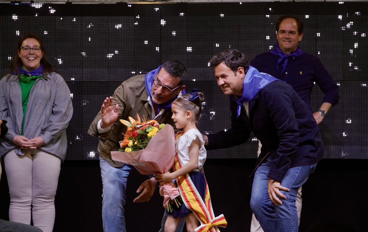 Ayto_Las_Rozas's tweet photo. Tras el pregón a cargo de las peñas ya han sido coronados los reyes y reinas de las Fiestas de San José de #LasMatas ‘23.  Cuatro días por delante llenos de conciertos, festejos, actividades y mucha diversión!!! https://t.co/D20JNavzrY