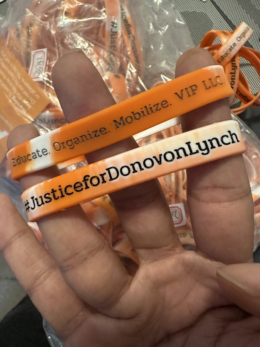 mindofabillion's tweet photo. I got #JusticeForDonovonLynch wristbands on deck, let me know if you need one ✊🏾 https://t.co/LxsFoSURmR