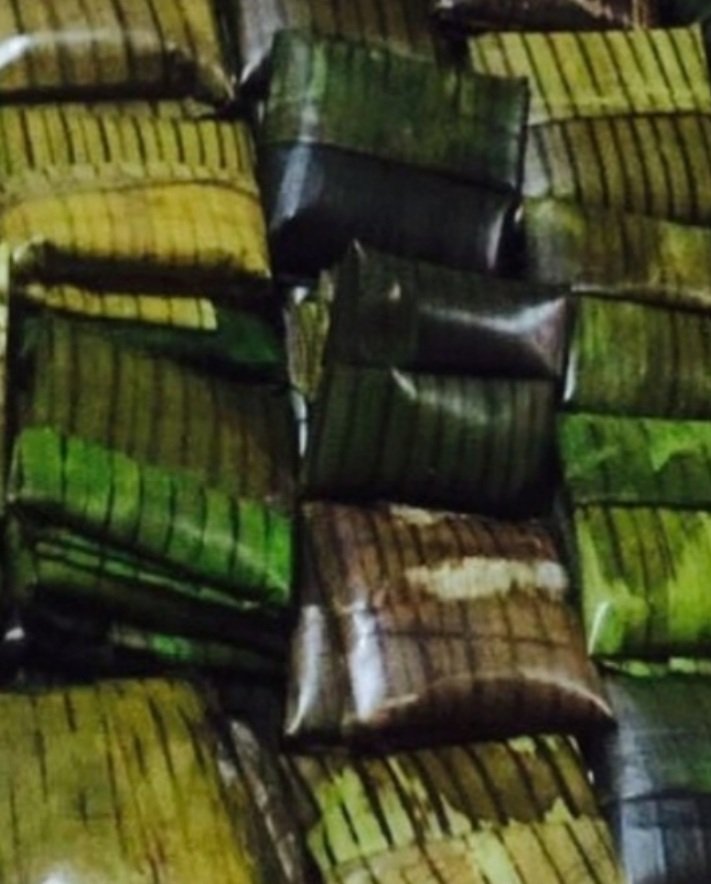 KarollaN2's tweet photo. Miren en que ando, se vienen unos brutales tamales de pollo, y bollitos de chicharrón OnFire 🔥
#Barquisimeto #Tamaleando #Bollitos #Tamales 🎉 https://t.co/DHGzRIjxrc