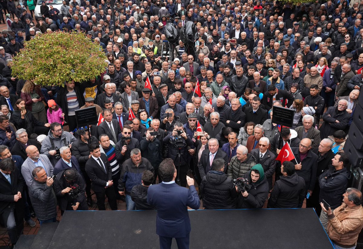 alibabacan's tweet photo. Bugün Zonguldak’ta, Devrek’te, Çaycuma’da vatandaşlarımızla buluştuk.

Emeğin şehrinde hep birlikte “Bahar gelecek” dedik.

Meydanı dolduran, bizlere eşlik eden herkese teşekkür ediyorum. https://t.co/eRhgtVtdWf