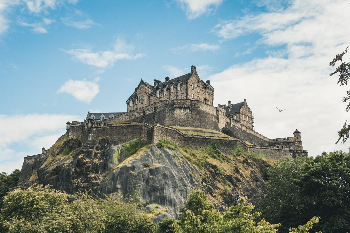 govesitora's tweet photo. "Discover the enchanting charm of Edinburgh, Scotland! From historic castles to vibrant festivals, there's something for everyone in this breathtaking city. Book your stay now at vesitora and experience the magic for yourself. #Edinburgh #Scotland #Travel #travelwithus" https://t.co/3NisPRSEm2