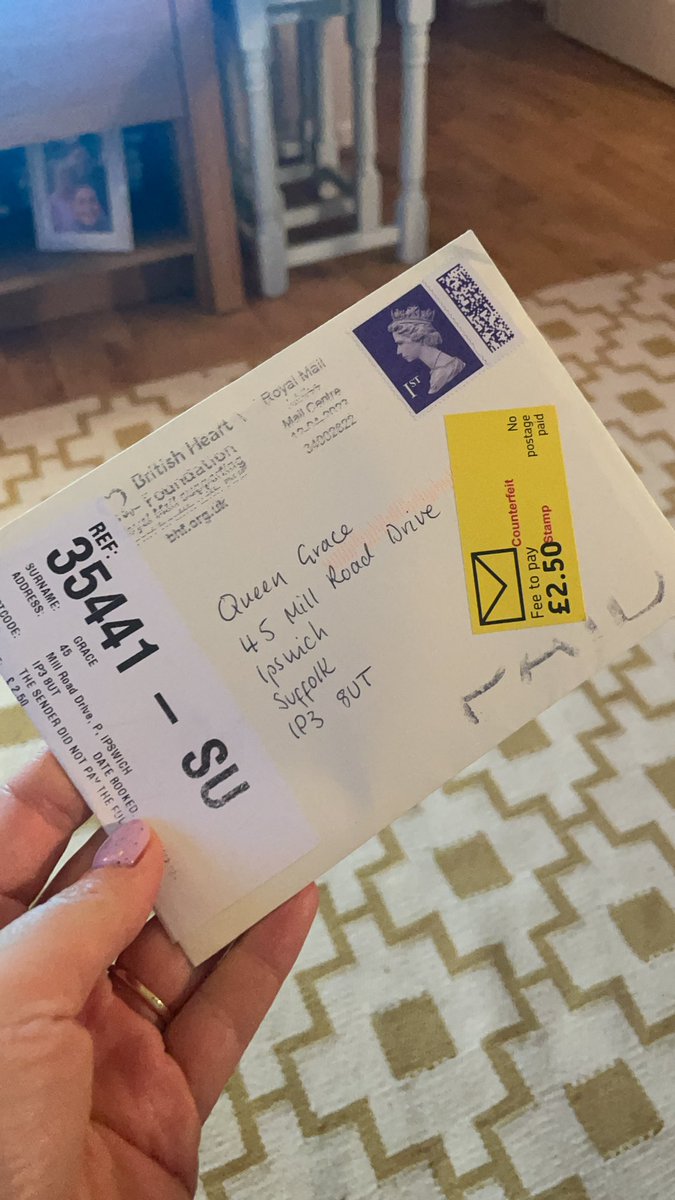.<a href="/RoyalMail/">Royal Mail</a> <a href="/RoyalMailHelp/">Online customer service</a> why have I had to pay a fee to receive a small birthday card?!!