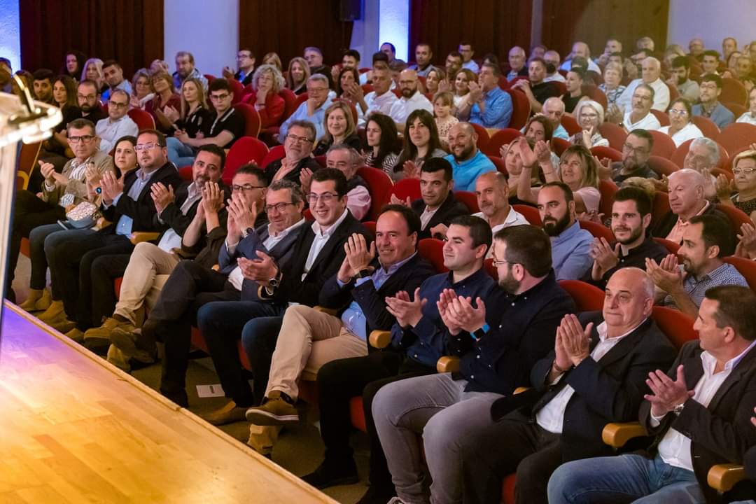 pp_polop's tweet photo. GRACIAS 💙 Multitudinaria acogida. 300 personas arropan a @susmozas en la presentación de la Candidatura para las elecciones municipales 2023 🗳️

#JoséLuisAlcalde #ACTIVAPOLOP #POLOP2023 #Polop #Xirles #LaAlberca #PAU1 https://t.co/MNnXikEuyy