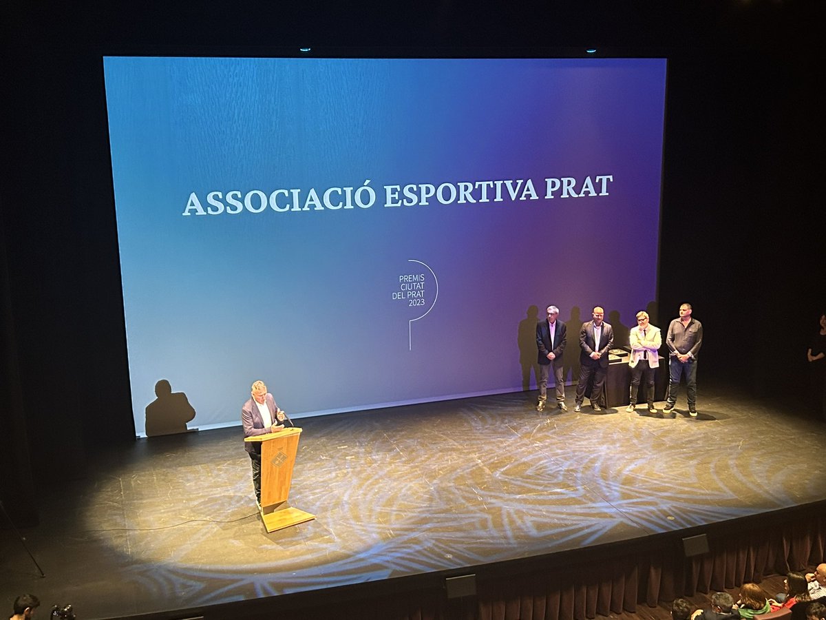 aeprat1945's tweet photo. 🫢Ho tenim aquí‼️

🤩Hem estat premiats i premiades tant per la nostra trajectòria esportiva com per la nostra contribució social en el desenvolupament de la nostra ciutat

💙Molt contents d'haver obtingut aquest guardó‼️

#sompotablava🐔 https://t.co/2oNhbLVKOY