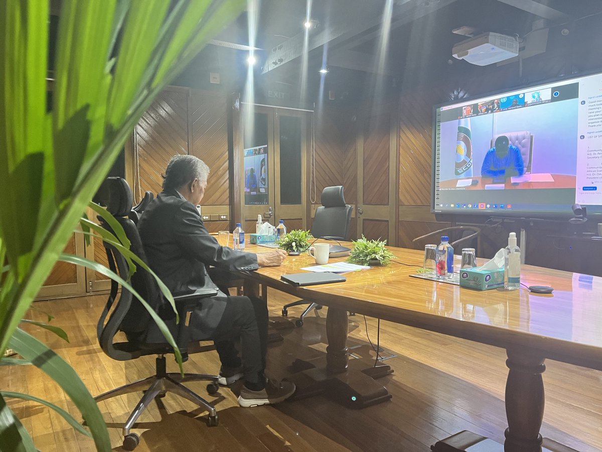 henrytpuna's tweet photo. From the region of peace to the #newagendaforpeace, the most peaceful hour was an apt time for this virtual meet.
Donning suit and tie for a 2am Saturday in Suva/10am Friday in New York for sharing our #oneBluePacific #Pacific2050 vision with the world. Stay tuned. https://t.co/zn3KAn4Vy1