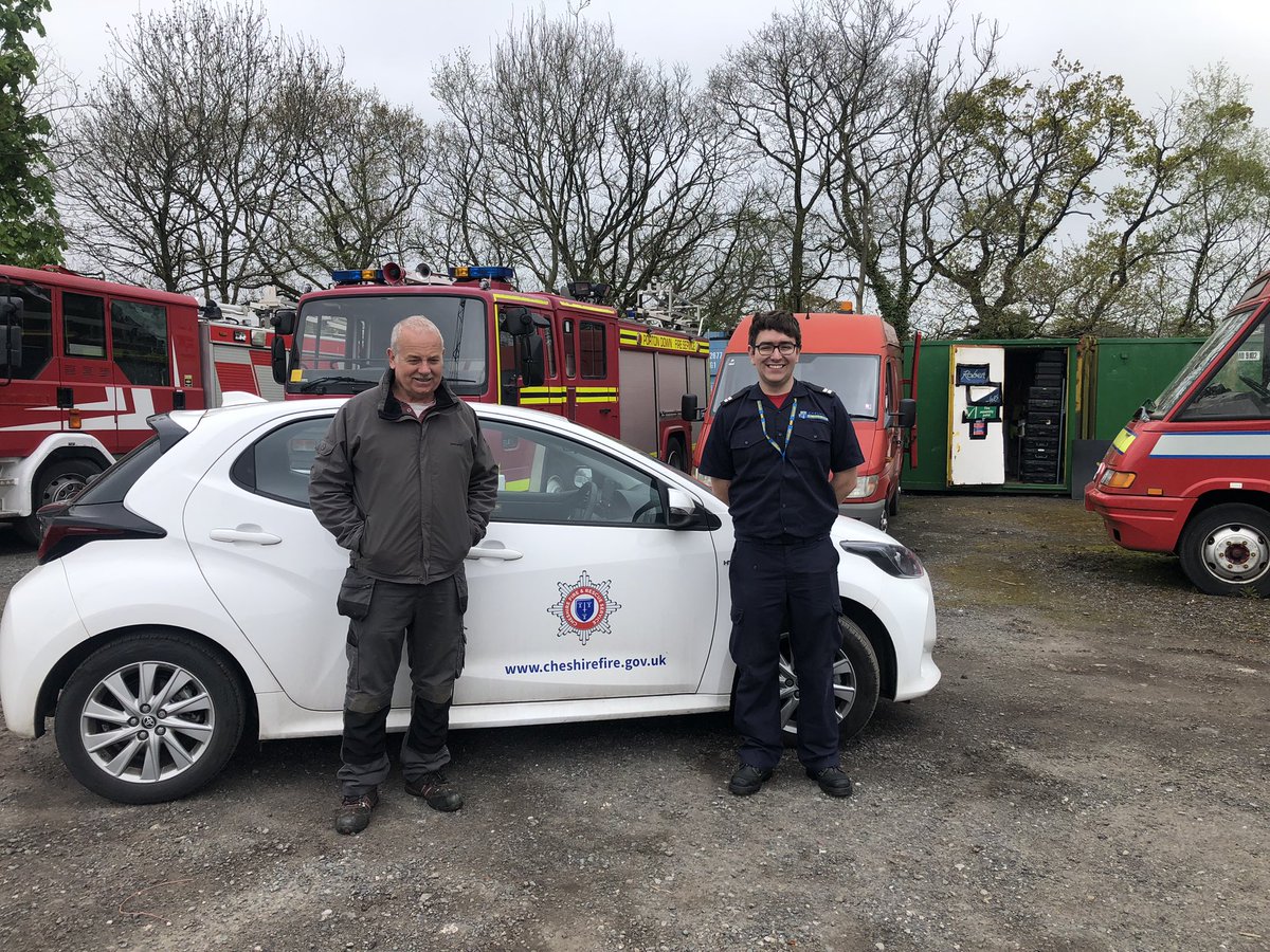 Great to visit @OpoFlorian today with donations from @CheshireFire & others. Fantastic to hear of their charity work & the dedication of the Florian team in taking humanitarian aid to communities in need Worldwide 👍🏻🚒 #volunteering #CharityWork #InternationalAid