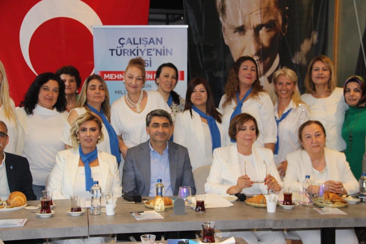 SULTAN_AYDOGAN_'s tweet photo. 1️⃣Düzenlemiş olduğumuz, 
“Şimdi Söz Kadında”programımıza katılım sağlayarak, değerli fikirlerini ve çözüm önerilerini bizlerle paylaşan Milletvekili Adayımız Sn.Mehmet Emin Ekmen ve Mersin Milletvekilimiz Sn.Ali Mahir Başarır’a teşekkür ederiz.
#KadınlarHakkınıAlacak #sanasöz https://t.co/TQF4HpBuQU