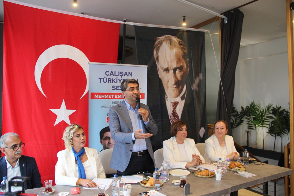SULTAN_AYDOGAN_'s tweet photo. 1️⃣Düzenlemiş olduğumuz, 
“Şimdi Söz Kadında”programımıza katılım sağlayarak, değerli fikirlerini ve çözüm önerilerini bizlerle paylaşan Milletvekili Adayımız Sn.Mehmet Emin Ekmen ve Mersin Milletvekilimiz Sn.Ali Mahir Başarır’a teşekkür ederiz.
#KadınlarHakkınıAlacak #sanasöz https://t.co/TQF4HpBuQU