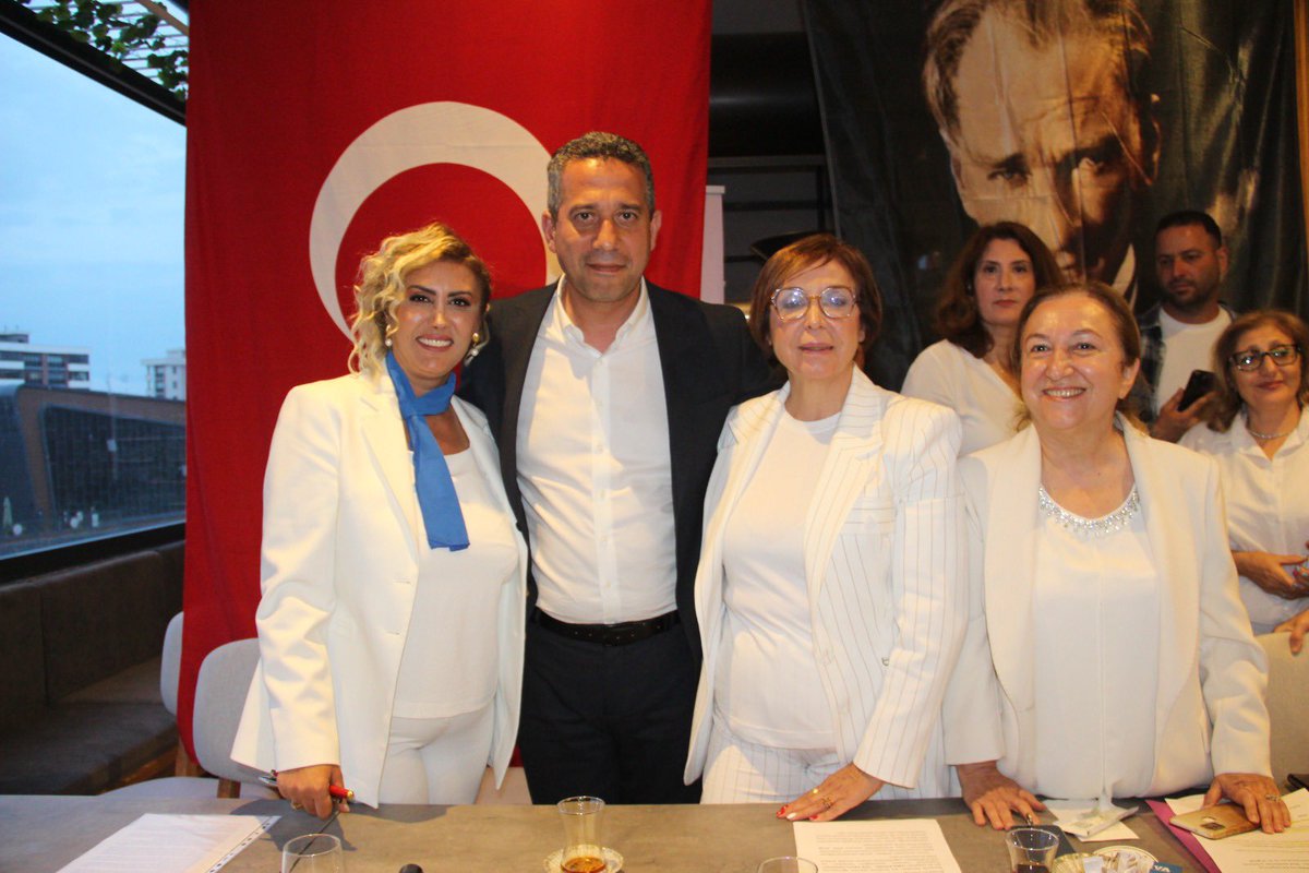 SULTAN_AYDOGAN_'s tweet photo. 1️⃣Düzenlemiş olduğumuz, 
“Şimdi Söz Kadında”programımıza katılım sağlayarak, değerli fikirlerini ve çözüm önerilerini bizlerle paylaşan Milletvekili Adayımız Sn.Mehmet Emin Ekmen ve Mersin Milletvekilimiz Sn.Ali Mahir Başarır’a teşekkür ederiz.
#KadınlarHakkınıAlacak #sanasöz https://t.co/TQF4HpBuQU
