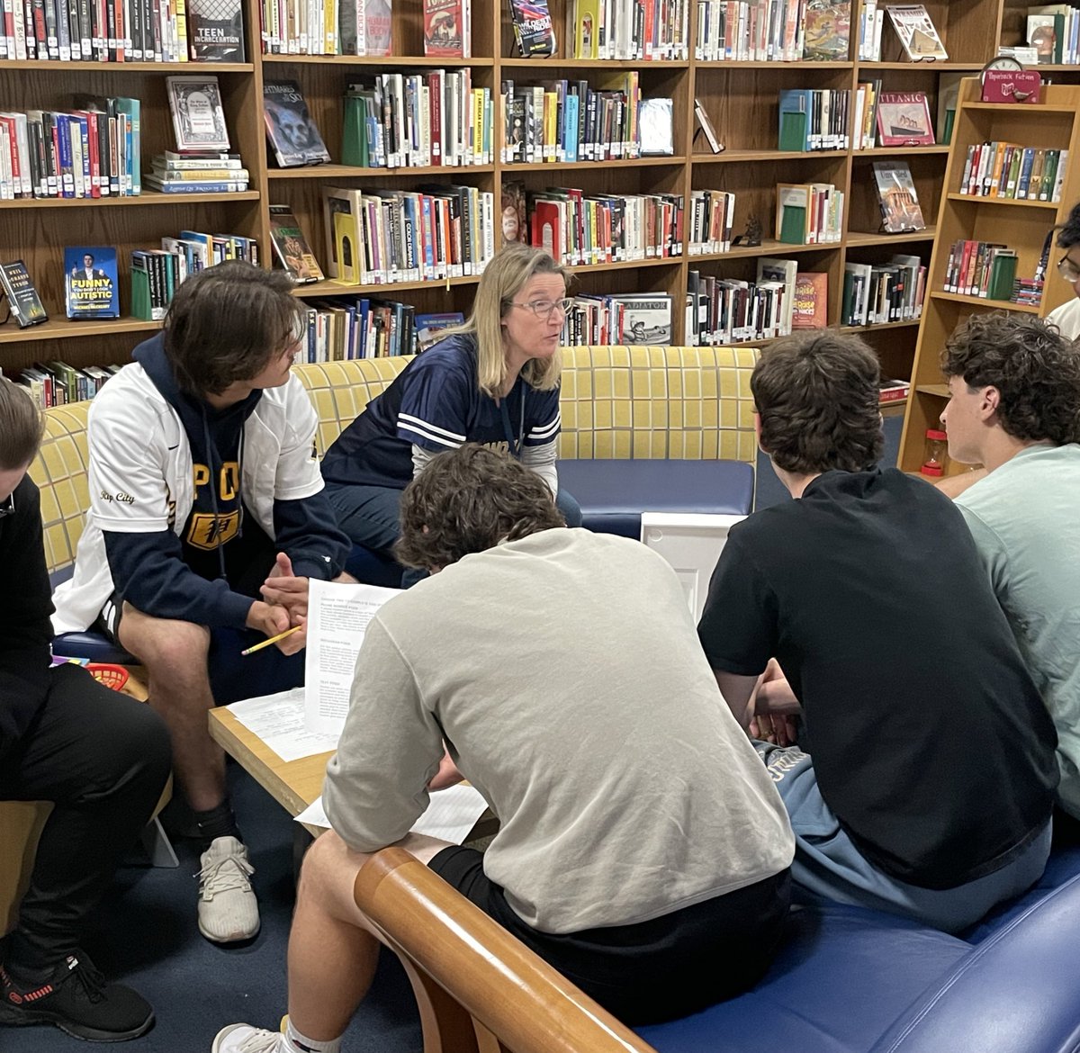 oonziela's tweet image. April showers of words today in @LibraryPths for #NationalPoetryMonth Young poets creating &amp;amp; reading- #madlibs #foundpoems #blackoutpoems &amp;amp; so much more! #studentvoice #studentchoice Thanks Ms. B!!! *Photo credit @RichHayzler #peqpantherpoetry @Peq_Curr_Inst @MichaelPortas