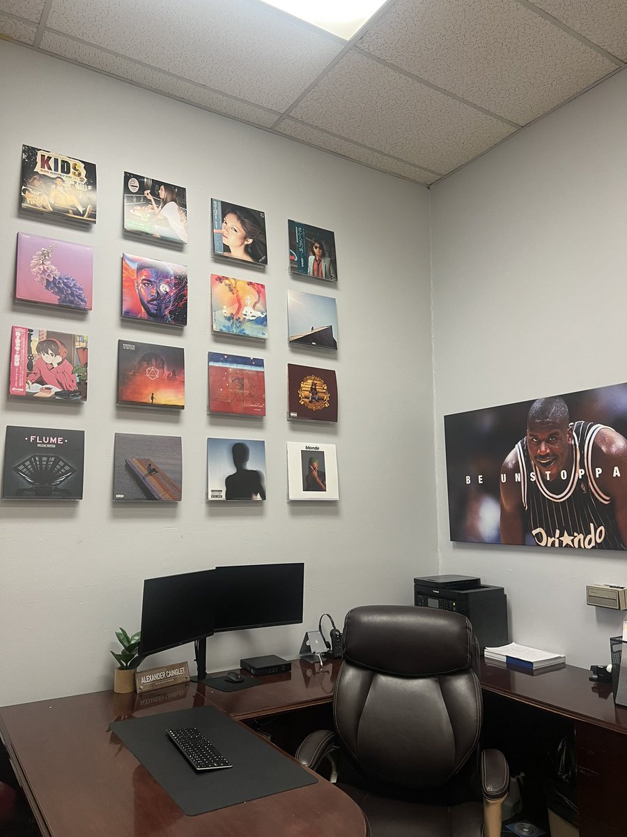 _baejaaay's tweet photo. Loving my office space https://t.co/I2tCaphNza