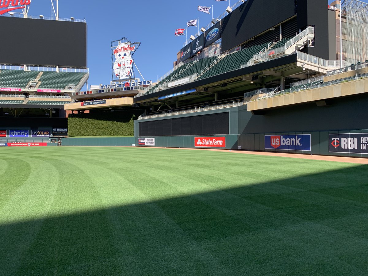 fieldwallpads's tweet photo. The freshly installed wall pads at Target Field look amazing! Features an unprecedented 5" of foam padding!  @OfficialBuck103 #MNTwins https://t.co/xM1ltmX6zZ