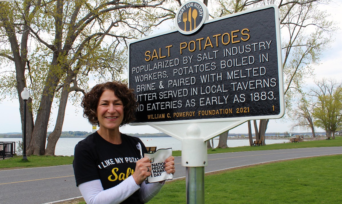 OnondagaHisAssn's tweet photo. We're keeping the Salt Potato Hungry For History marker nice and clean with help from @wgpfoundation this #NationalHistoricMarkerDay! 🧂🥔✨ https://t.co/IihtsrL7Fk