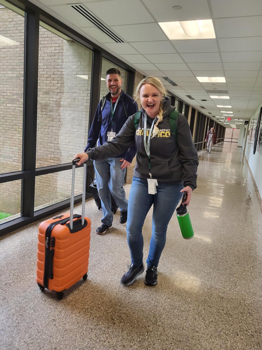 FBINAAQuantico's tweet photo. Session 286 is heading to New York this weekend. We hope you all have the best time in the Big Apple! ππ½#NYC #FBINAA #Session286 #BrightLightsBigCity https://t.co/f0fgb7cxzU