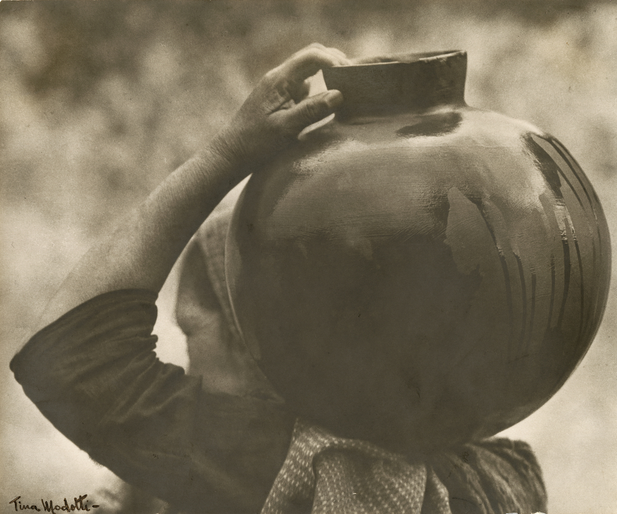 #TinaModotti
Campesina zapoteca con cántaro al hombro, ca. 1926

#FotográficaMx #DíaDelTrabajo