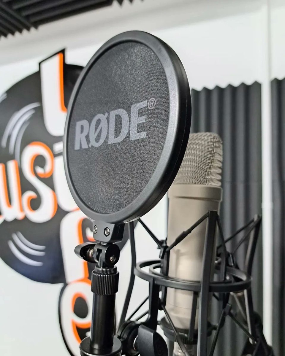 ThecompoundWell's tweet photo. We finally did it 🎼🔊 thank you to everyone that supported me, the new  community music studio on the Hemmingwell Estate in Wellingborough is ready to work with the youth. It's time to get creative 💙 https://t.co/3oIuPS65o1