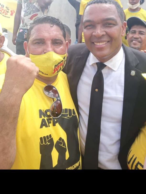 PedroBotelloRD's tweet photo. Hoy está de cumpleaños un baluarte de la lucha de los trabajadores y hay que celebrarlo. Miles de bendiciones para nuestro hermano José Luis Genao, que los cumplas feliz adjunto de todos tus seres queridos. Gracias por ser mi amigo. https://t.co/gL5xRDLXDQ
