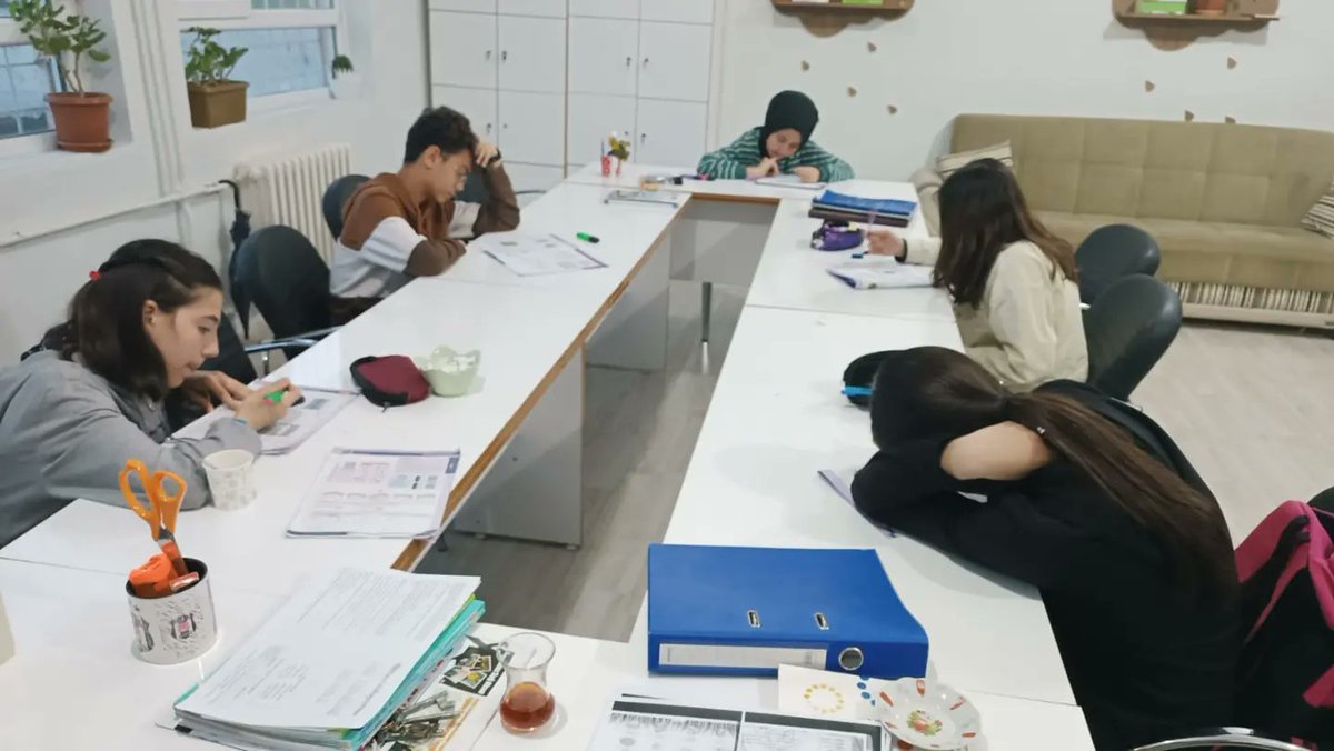 ikoglanogluiho's tweet photo. Lgs'ye 36 kala gece etütlerimizle tam gaz devam ediyoruz. Çalışmalar hafta içi saat 18.00-21.30 arası...
@Bitlis_Mem @AdilcevazM @YavuzBEKARDE https://t.co/caEiwZtxnV