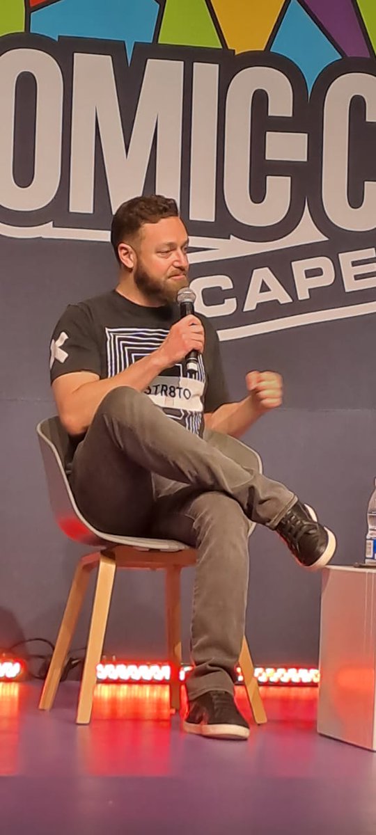 Cracked up when <a href="/RossMarquand/">Ross Marquand</a>  told everyone that Daryl dies in the finale of TWD... also when he asked if any of us has eaten zebra or crocodile lmao.
#ComicConCapeTown #comicon2023capetown