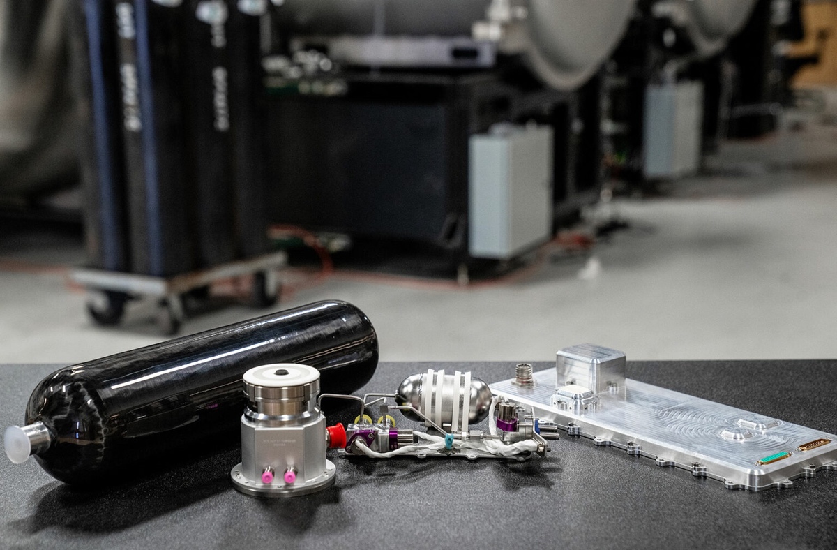 ActuSpace's tweet photo. Astra #Space et Exotrail ont obtenu des commandes de systèmes de propulsion électrique pour satellites et s'efforcent d'augmenter la production de ces produits. https://t.co/BtvuriDSep