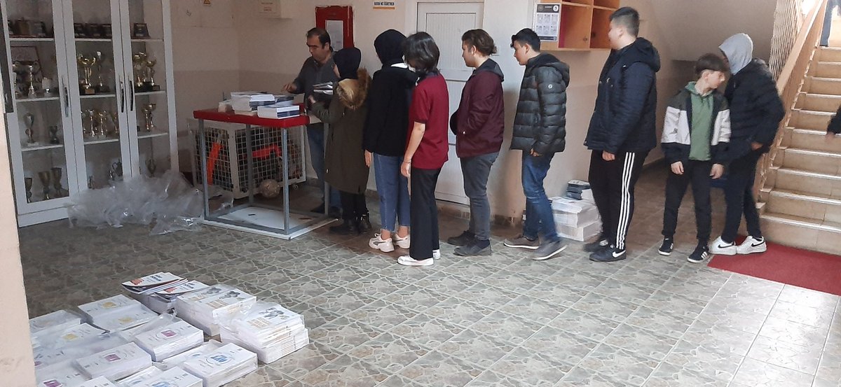 Milli Eğitim Bakanlığı tarafından gönderilen yardımcı kaynakların öğrencilerimize dağıtımını yaptık. Emek ve katkı sunan herkese teşekkür ediyoruz. <a href="/ikizcemem52/">İKİZCE İLÇE MEM</a> <a href="/meb_ogm/">Ortaöğretim Genel Müdürlüğü</a> <a href="/h_gunes52/">Hasan GÜNEŞ</a>