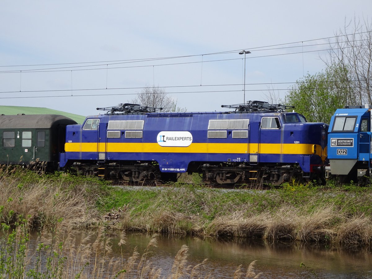 RobertSlagter's tweet photo. Ja... de 1251 loc van #railexperts is toch echt mijn favoriet! Wat een geweldige locomotief en wat een fraaie rondrit gisteren van Amersfoort via Zwolle, Coevorden en de Bentheimer Eisenbahn terug naar Amersfoort! Dank @NVBSspoor voor de goede organisatie! https://t.co/rWlndiBeP4