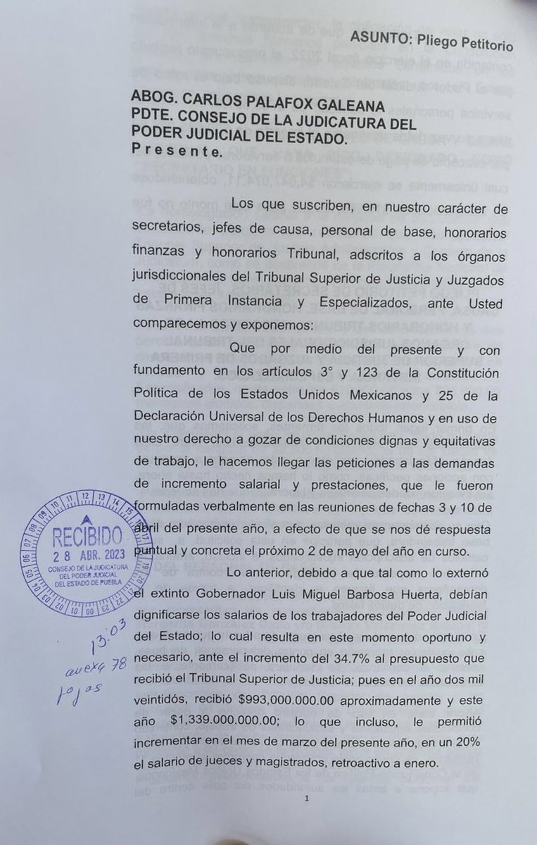 calderonciro's tweet photo. ‼️ Hace unos minutos, trabajadores del @PodJudPuebla entregaron al Consejo de la Judicatura un pliego petitorio con 1097 firmas de respaldo para exigir, entre otros puntos, homologación salarial, incremento de prestaciones y respeto a su libre manifestación. https://t.co/U3HHVXO3Eb