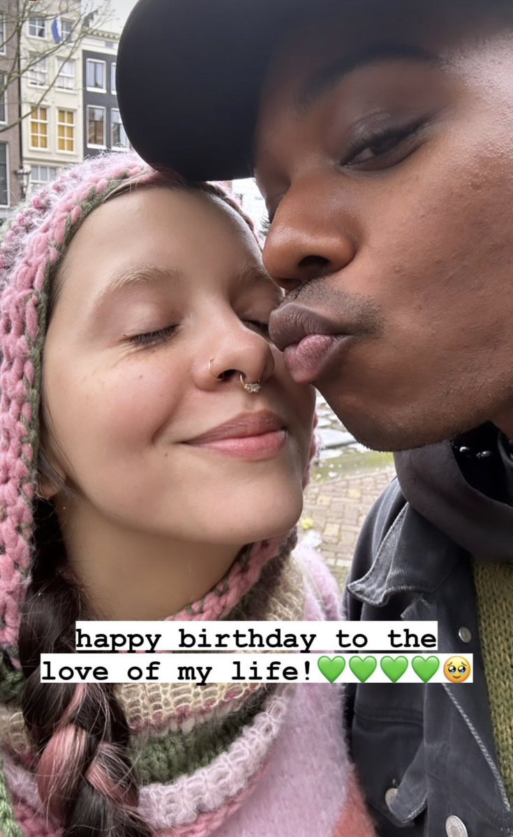 melaniessource_'s tweet photo. 𓆸 • Birthday wishes to Melanie from loved ones 💕

©️ riowarner verde.whatever 

#melaniemartinez https://t.co/qgvR5wgWk1