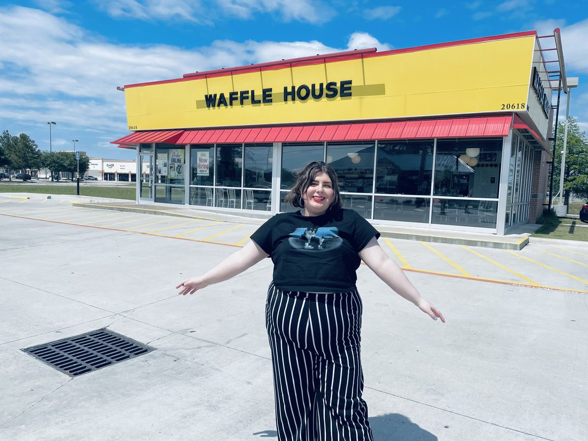 hellotayswift's tweet photo. No, don't get stressed, it's gon' get figured out. Oh, deep conversations at the Waffle House 🧇💛 #whenintexas #wafflehouse @Rooobba2 @jonasbrothers https://t.co/Q86fsLnH3l