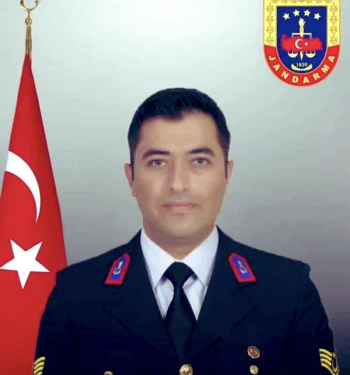 temadankara's tweet photo. Eren Huzur İlkbahar Yaz-1 operasyonunda Mardin Nusaybin kırsalında J. Asb. Üçvş. Mehmet Gündüz şehit olmuştur. Aziz şehidimize Allah’tan rahmet, kederli ailesine, Türk Silahlı Kuvvetleri ile asil milletimize başsağlığı ve sabır dileriz.
TEMAD GENEL BAŞKANLIĞI https://t.co/KxrLPw4udx