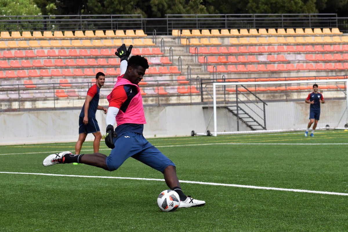 razak_no_1's tweet photo. 🙏🏾❤️💙🧤1️⃣💪🏿
@CDEstepona
#Alhamdulillah #RB1️⃣ #TEAMCLAW🧤 https://t.co/EMtFKBUmkf