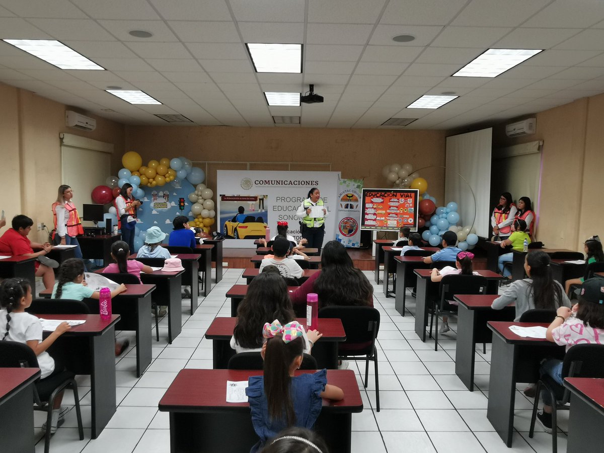 csictsonora's tweet photo. El día de hoy se impartió el ‘Taller de Educación Vial’, en el marco del Día del Niño y la Niña en el Centro SICT Sonora. Sumados a esta dinámica, estuvieron presentes #PolicíayTránsitoMunicipal, #PolicíaEstatal, #GuardiaNacional, #CAPUFE, #AMIVTAC y #VamosRespetando @ZulmaGal https://t.co/gPvcO90J87