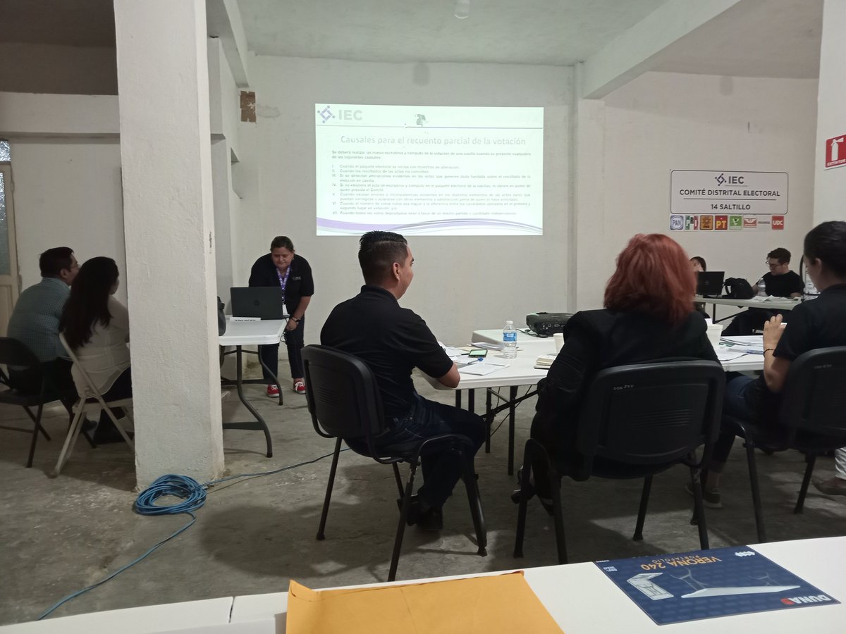 CD13_Coah's tweet photo. #IECinforma
Personal de la Dirección de Asuntos Jurídicos y de la Dirección de Innovación e Informática imparten capacitación regional en el @CD14_Coah a los comités @CD12_Coah @CD13_Coah @CD15_Coah @CD16_Coah   en materia de Cómputos Electorales. https://t.co/mIlSo3XhPY