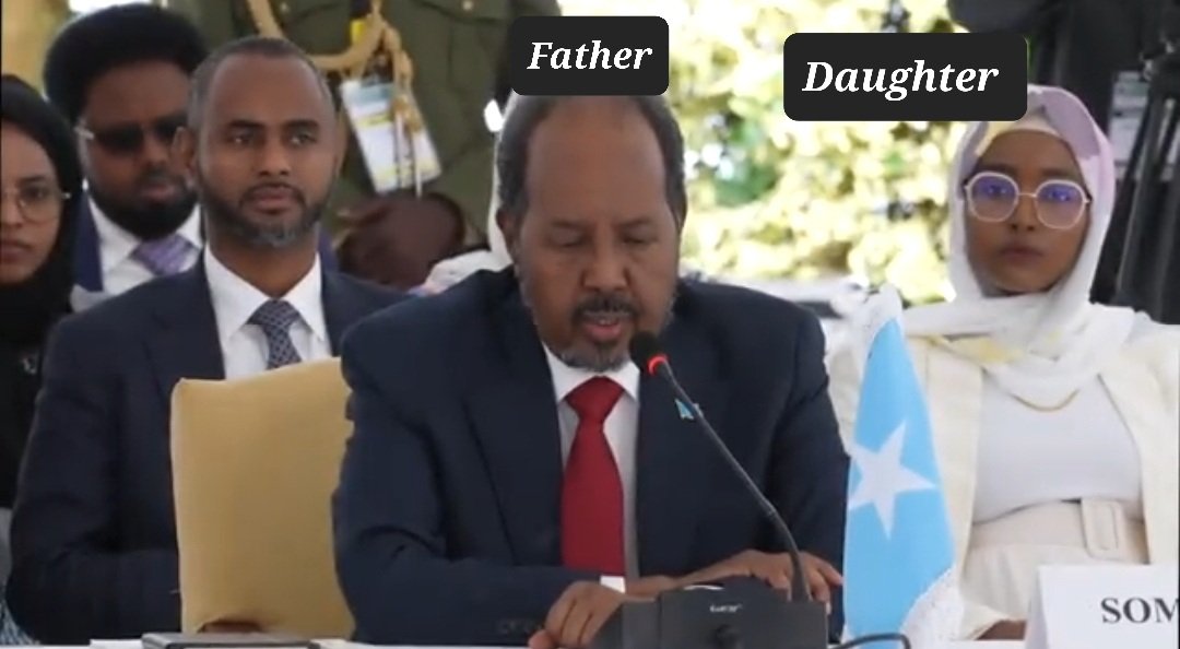 Deee_luul's tweet photo. Although the president's daughter doesn't have an officially declared job, she attends all state meetings, lives a lavish lifestyle, and travels with the president using funds that were intended for the Somali ppl.
It's worth noting that shortly after assuming the presidency..... https://t.co/fD1UB5DMhp