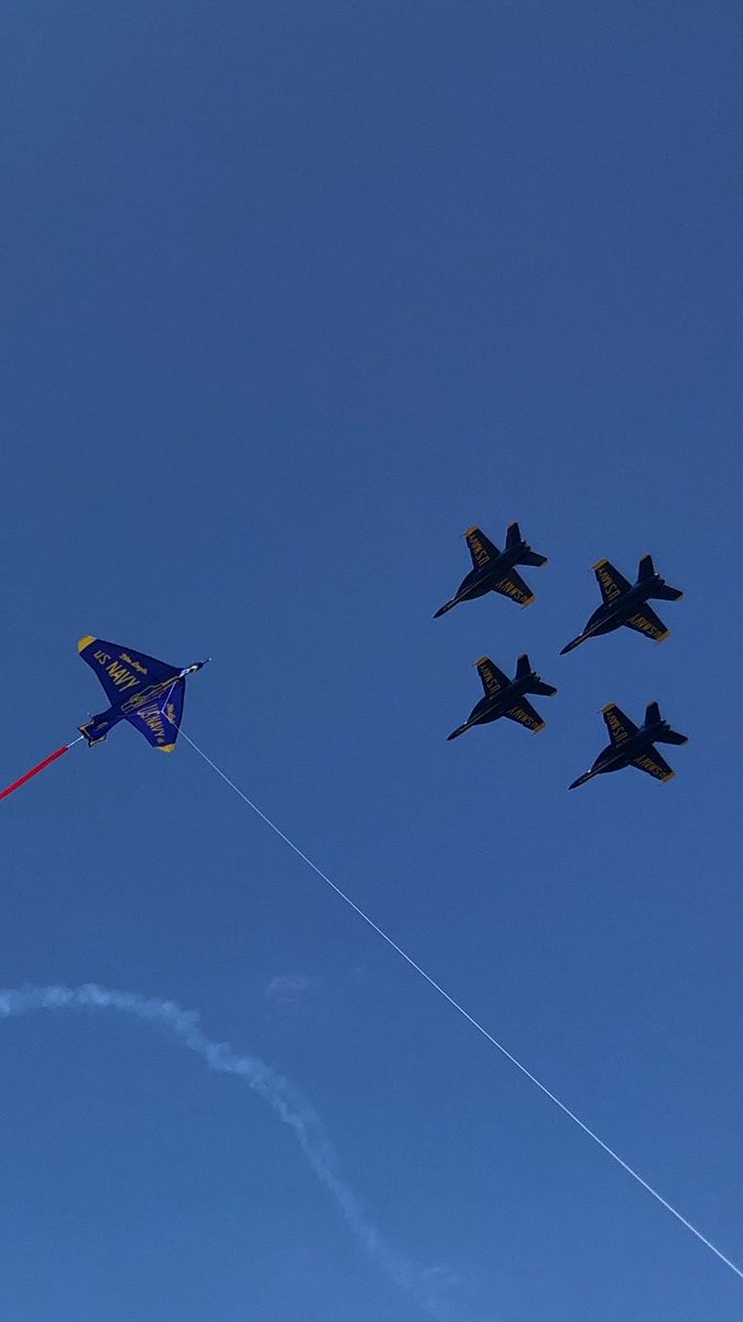 threefly's tweet image. Captured this shot of our kite today just as the Blue Angels flew over the Ft. Lauderdale Beach!  Awesome sight! #BlueAngels#Ft. Lauderdale#Impressive pilot skills!