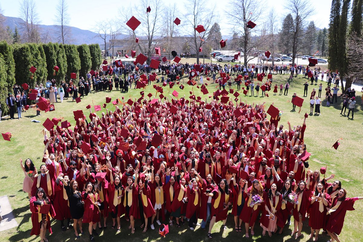 selkirkcollege's tweet photo. CONGRATULATIONS CLASS OF 2023! On Friday, the Selkirk College community celebrated Convocation 2023 on a gorgeous day at the Castlegar Campus! See more photos from the day at the #SelkirkCollege Facebook page.
#FutureReady #StrongerBC #Classof2023 @selinarobinson https://t.co/tI9mheD9jT
