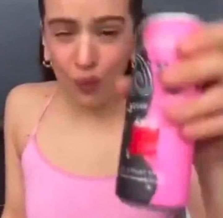 damitonha's tweet photo. chamei mainha pro numanice e ela “tô fora, ficar vendo ludmilla se chupando com a mulher dela em cima do palco? prefiro estar numapica mas do meu marido” https://t.co/0F95juKWe2