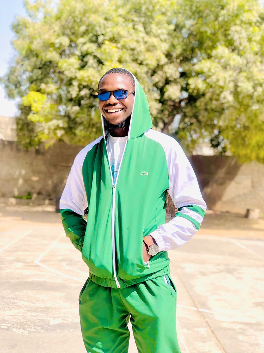 Ibrahima_VI's tweet photo. N'oubliez jamais que votre parcours est unique et que vous êtes capable d'accomplir de grandes choses. Faites preuve de détermination et de courage pour atteindre vos rêves les plus fous.@CADET_221 #JeunesseAuControle https://t.co/qykL2IDcBY