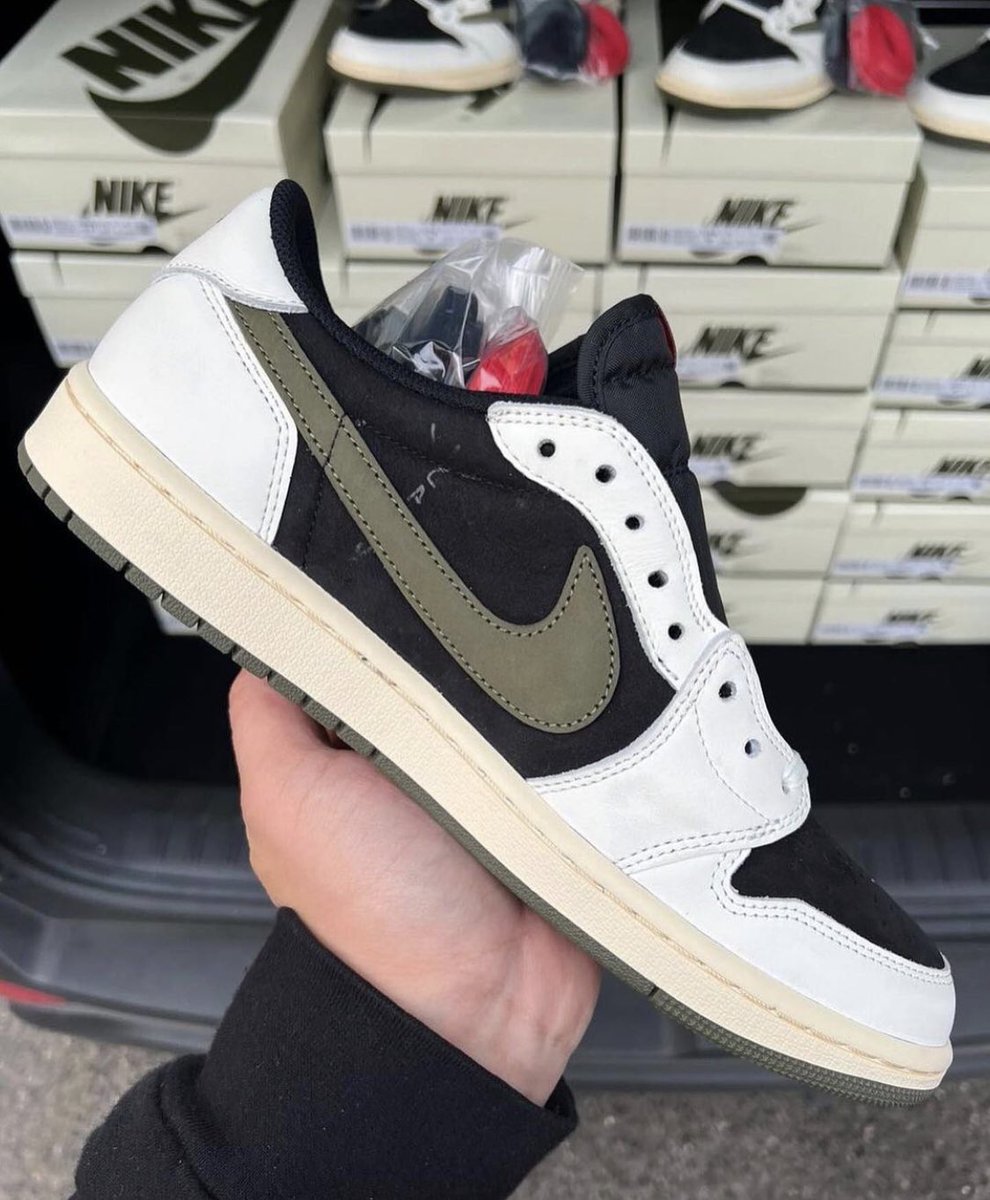 movers_sneaker's tweet photo. DM US WE HAVE RESTOCKED ON TRAVIS SCOTT 1 LOW “ OLIVE” !!! https://t.co/NZwoAhxvdL