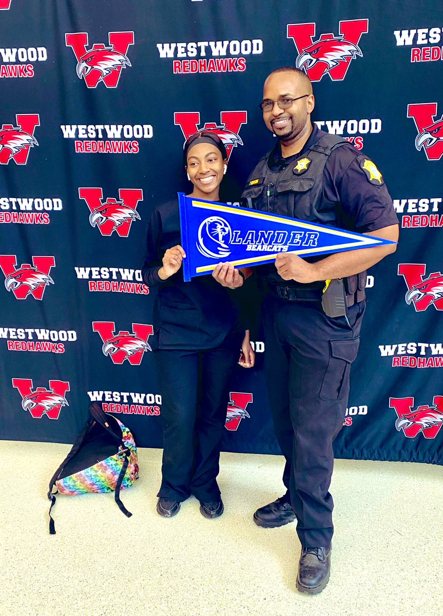zerdob's tweet image. 👏🏾 It was College &amp;amp; Career Decision Day at The Castle 🏰 Congratulations to ALL who have made their big decision🎓
Bright futures just ahead! 🚘💡➡️ 
@WHS_Redhawks 
@RichlandTwo