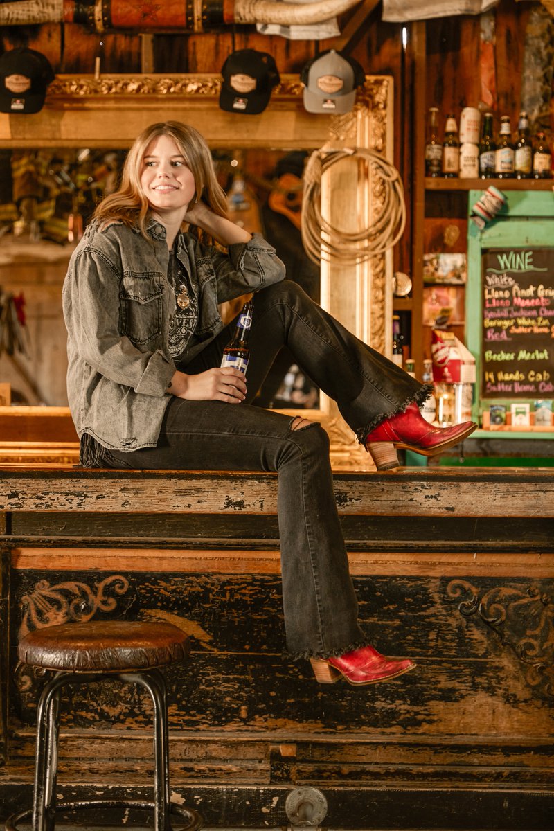 Ready to boot-scoot through the weekend in these fiery red booties! 

Shop this style today with Russell's Western Wear today 👉 bit.ly/MickiRedRussel…