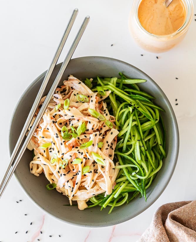HealthNkitchen's tweet image. **The BEST Spicy Crab Kani Salad**

Thinly shredded imitation crab tossed in a homemade Asian-inspired Sweet and Spicy Mayo Sauce, makes the BEST Spicy Crab Kani Salad!

healthstartsinthekitchen.com/the-best-spicy…