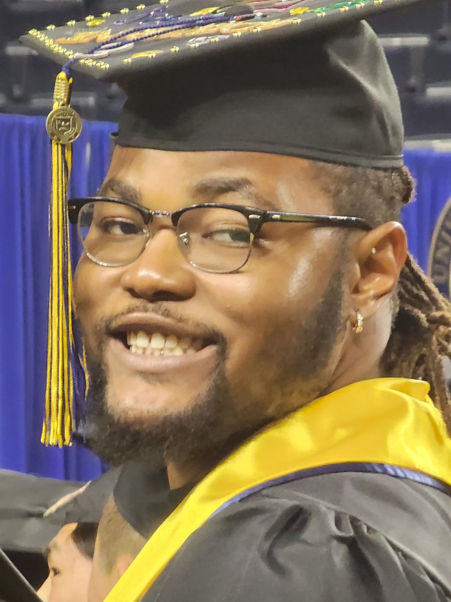 jfeeshan's tweet image. Today, I celebrate my son, A Wolverine,  A Packer, and today, he became a graduate of the University of Michigan! Go Blue!