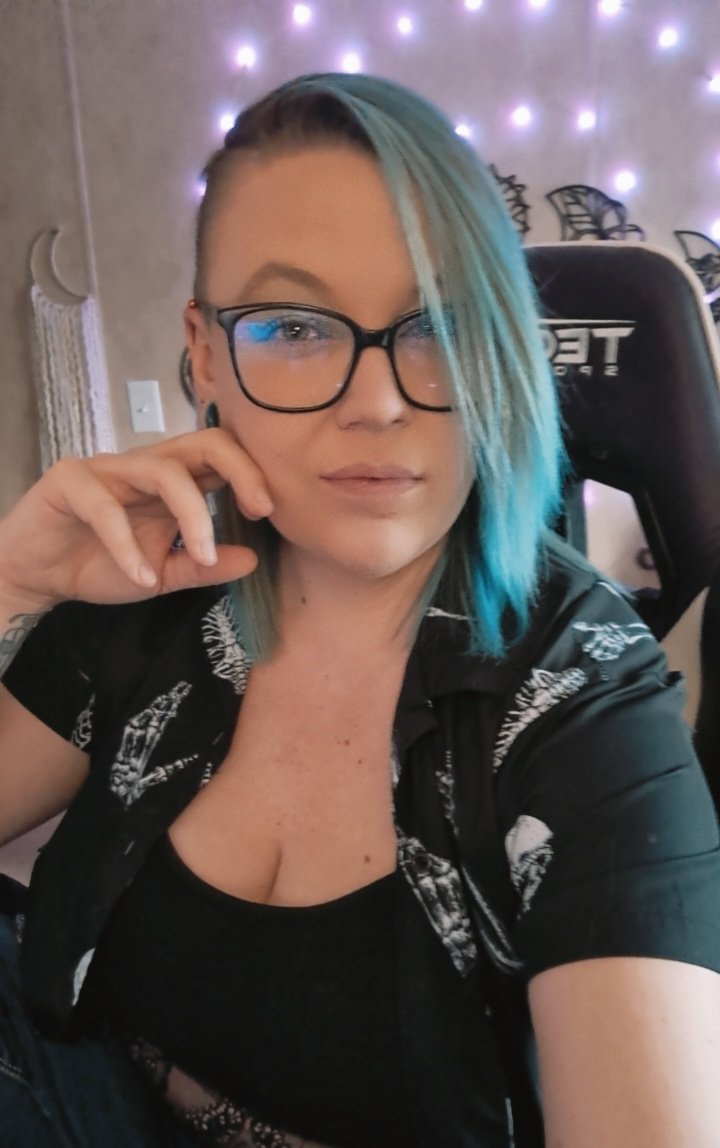 LeftToFray's tweet photo. WE'RE DOIN FUF! It's FRAYDAY! Come hang out, have some drinks, smoke, whatever you desire! Let's go! #twitch #SupportSmallStreams
#drinks #fuf #frayday #LIVENOW
https://t.co/he9HteZ4p8 https://t.co/LUgGG5OiXC