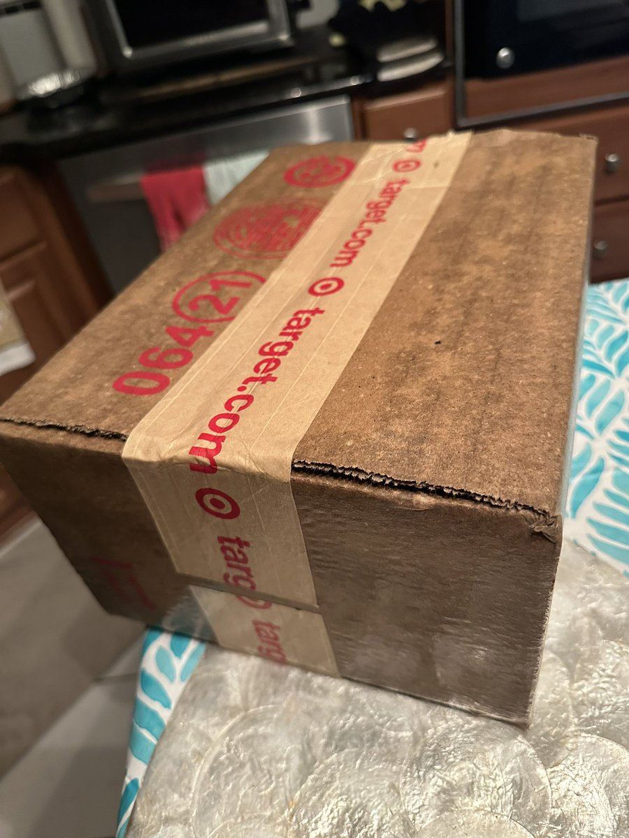 RayRay_ACNH's tweet photo. This @Target delivery person literally left my $360 Nintendo OLED switch in the rain and it sat out there for 30 mins before I came home from work 🙄🙄🙄😡 this thing better not have water damage I stg https://t.co/PQONUTRezc