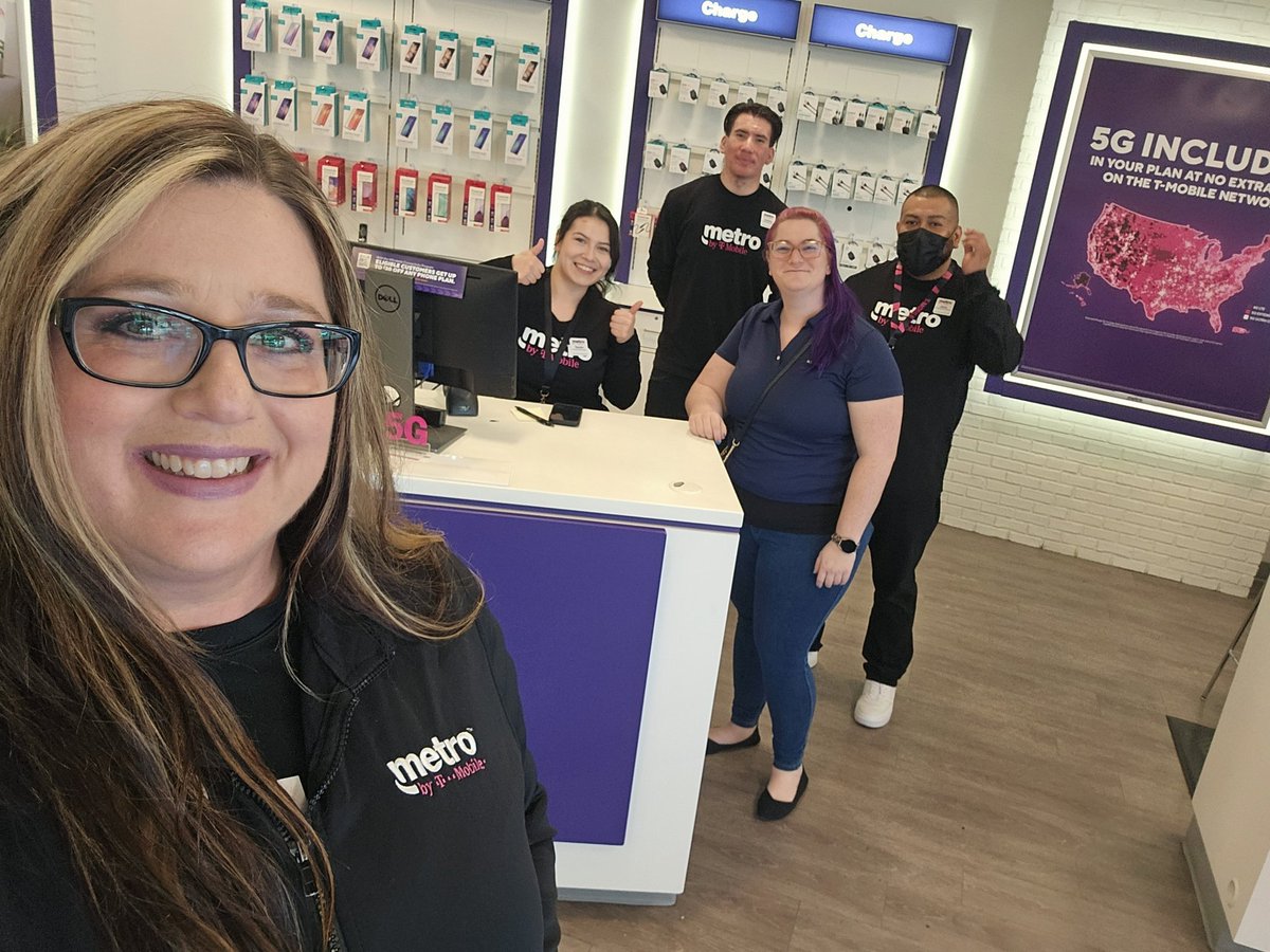 Laura Gold tweet media