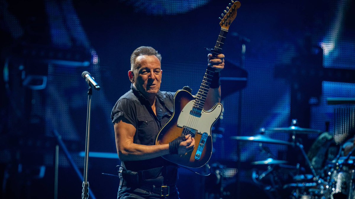 Springsteen bot tweet media