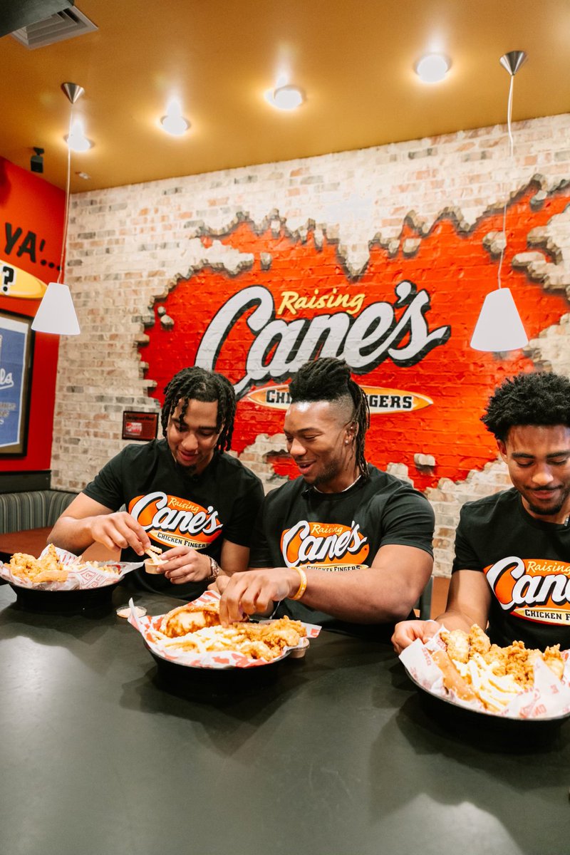Had fun serving up some Chicken Fingers with ⁦@_bryce_young⁩ ⁦@Bijan5Robinson⁩ as we get ready for the Draft  Thanks @raisingcanes and ⁦@ToddGraves⁩ for letting me join the Crew for the day! #CaniacAmbassador