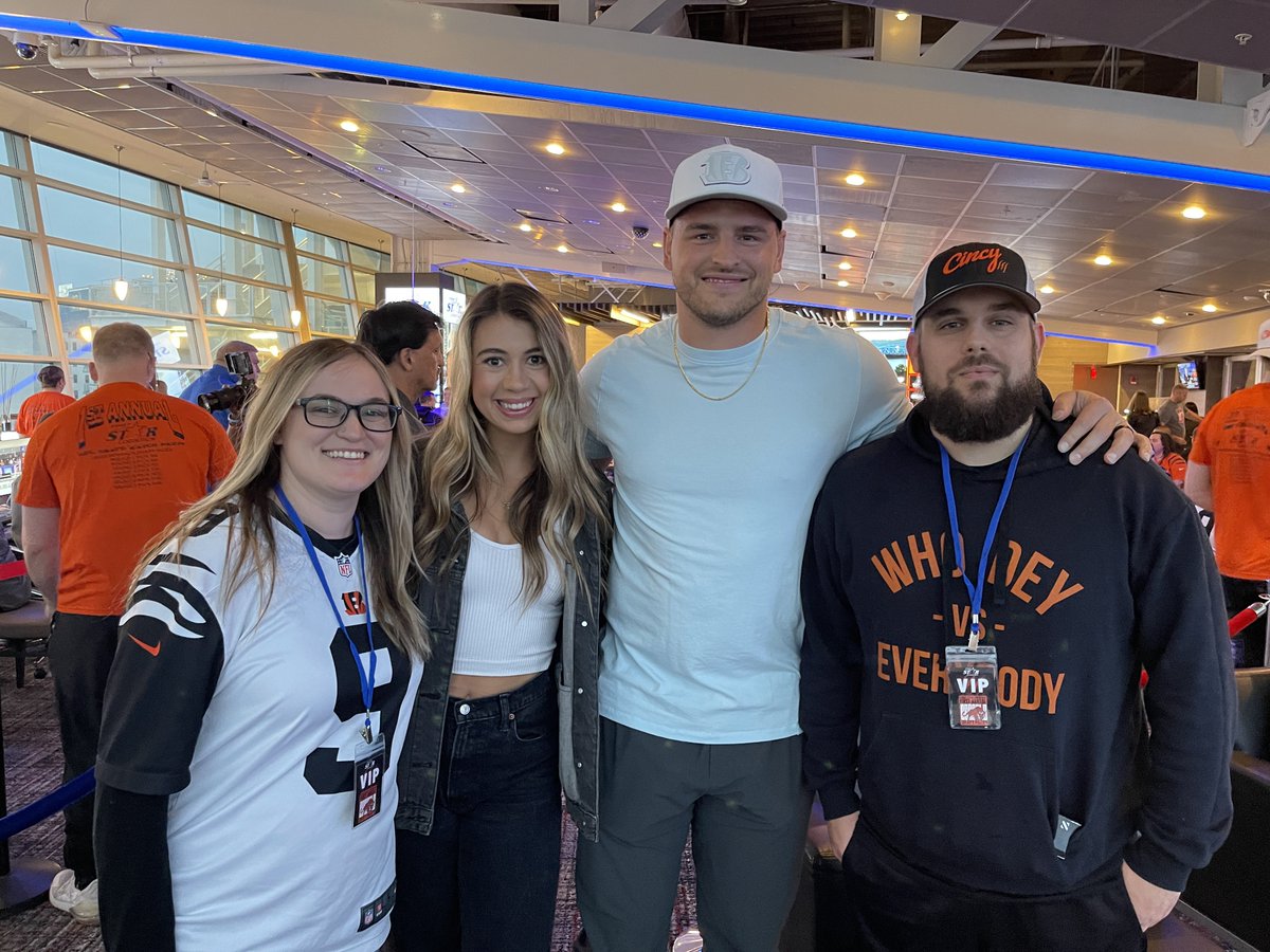The Wilson family are two of the nicest humans I’ve ever met. 

Pleasure to meet one of the best in the game <a href="/ljw21/">Logan Wilson</a>. #WhoDey